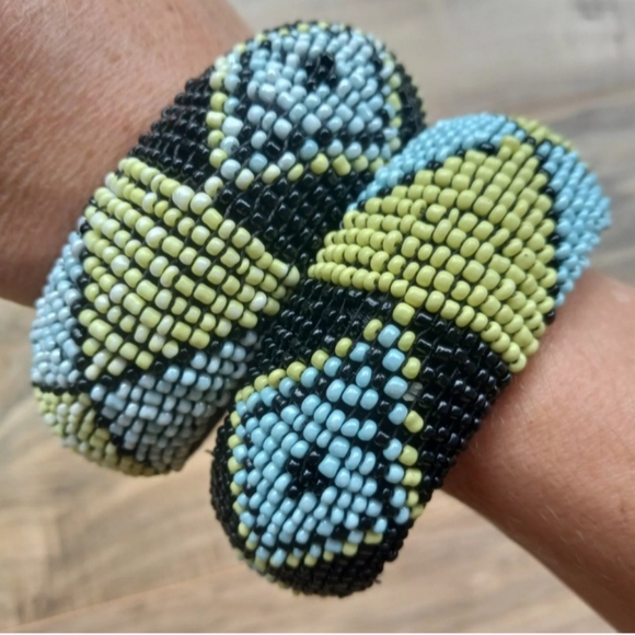 Forever 21 Seed Beaded Tribal Pattern Chunky Bangle Bracelets Set Of 2 - Picture 2 of 8